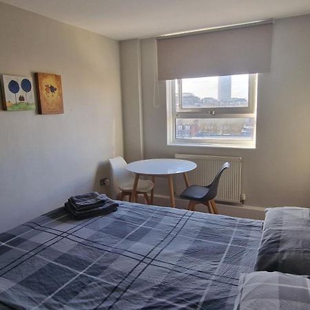 Beautiful 3-Bedroom Flat With Stunning Views Лондон Екстериор снимка