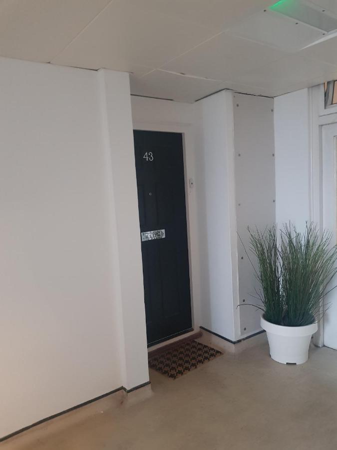 Beautiful 3-Bedroom Flat With Stunning Views Лондон Екстериор снимка