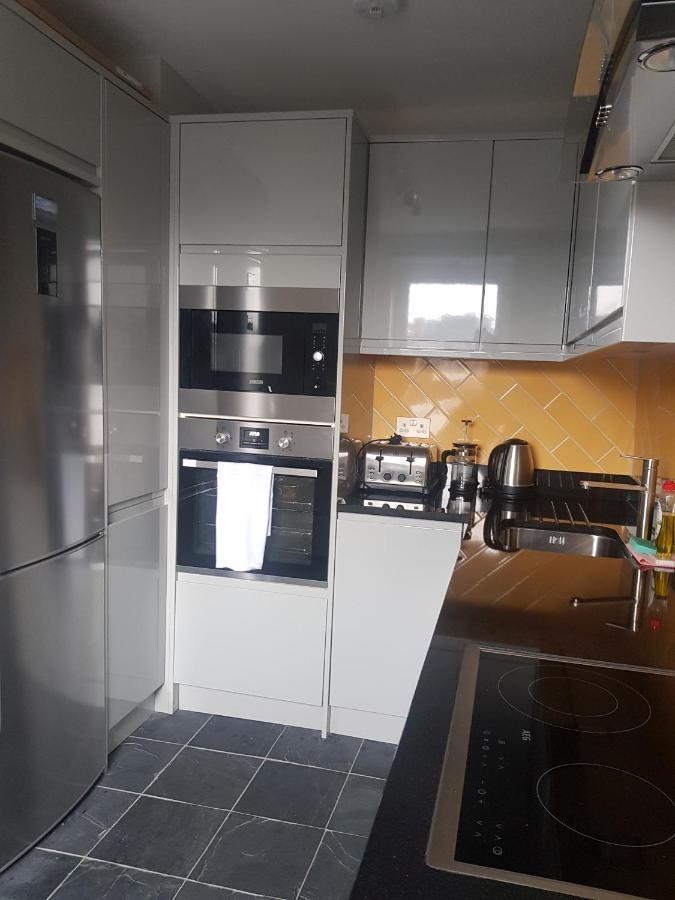 Beautiful 3-Bedroom Flat With Stunning Views Лондон Екстериор снимка