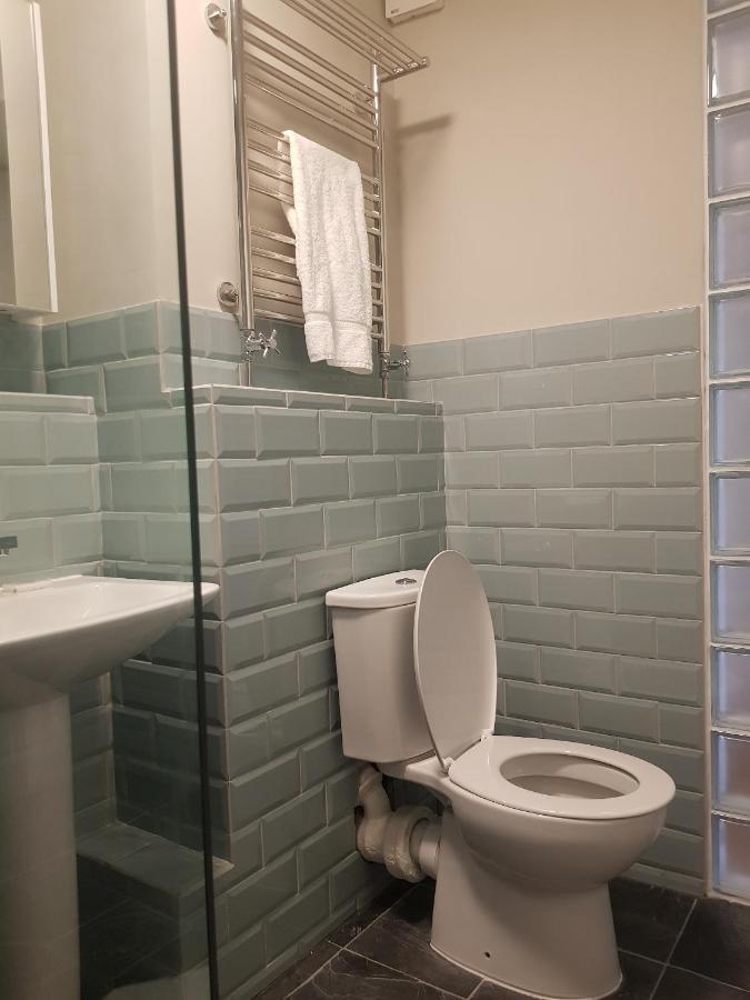 Beautiful 3-Bedroom Flat With Stunning Views Лондон Екстериор снимка