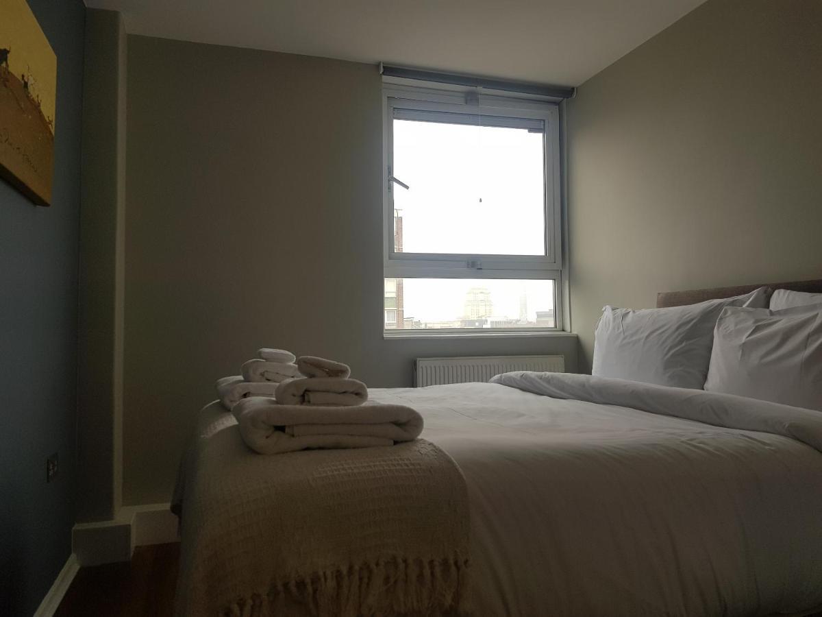Beautiful 3-Bedroom Flat With Stunning Views Лондон Екстериор снимка
