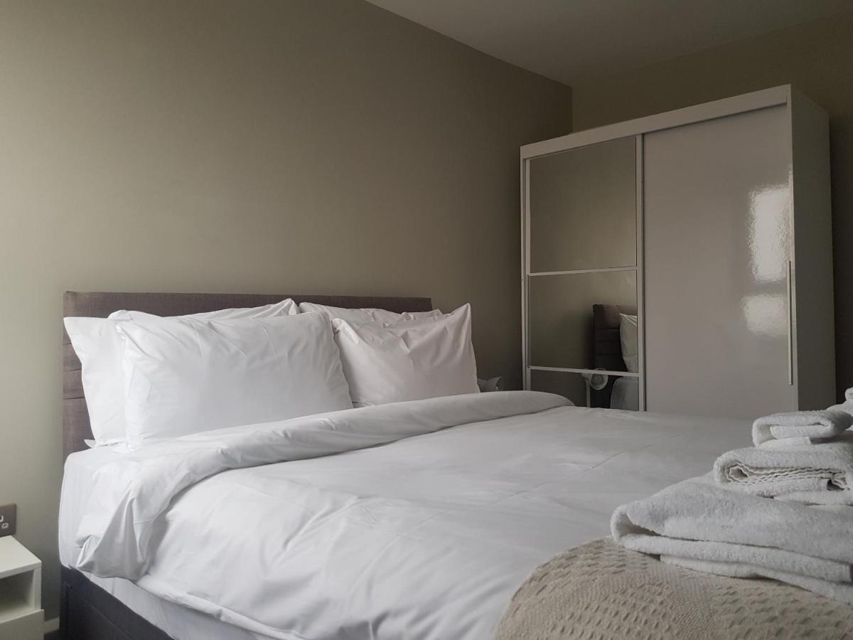 Beautiful 3-Bedroom Flat With Stunning Views Лондон Екстериор снимка