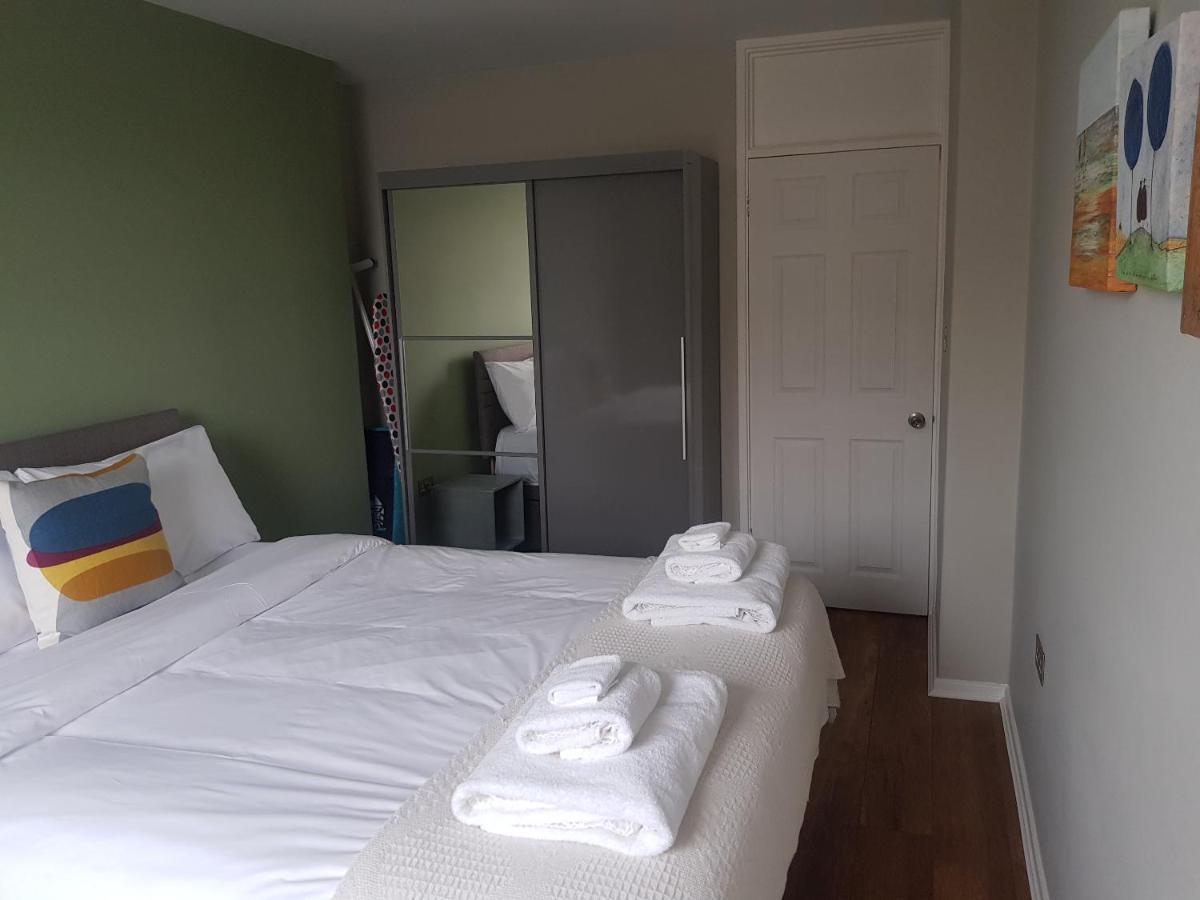 Beautiful 3-Bedroom Flat With Stunning Views Лондон Екстериор снимка